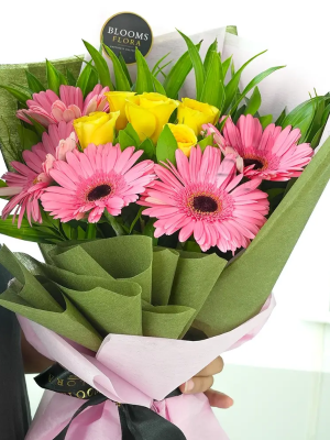 Antalya Lara Flower Order - Pink Jerbera and Yellow Rose Bouquet