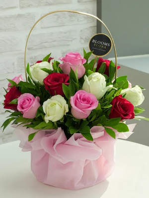  Antalya Lara Send Flowers - Basketful of Colorful Roses